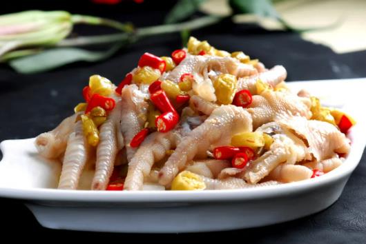 做泡椒鳳爪放檸檬好吃嗎?泡椒鳳爪里面為什么要放檸檬