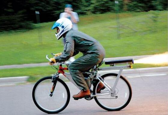 世界上最快的自行車 時速333公里 比高級跑車還快!
