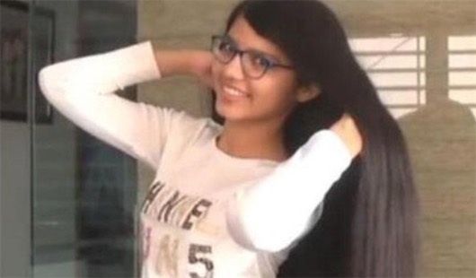 世界上頭發最長的青少年 印度16歲女孩頭發長達170.5厘米