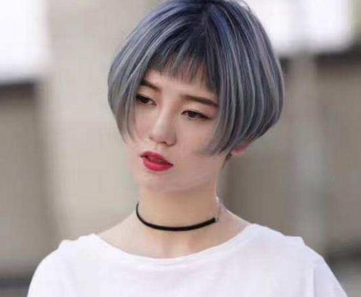 女生剪完短發(fā)多久才能長回去?扎不住的短發(fā)怎么弄好看