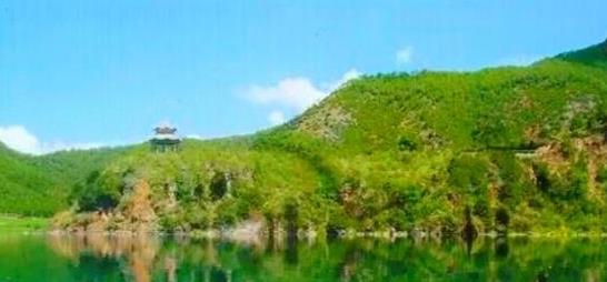 三、瀘沽湖王妃島巨型睡佛.jpg