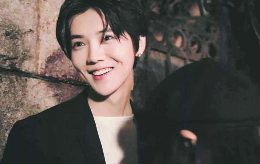 1、鹿晗.jpg