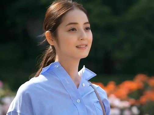 國外十大素顏美女排行榜,斯嘉麗·約翰遜第一,安妮·海瑟薇第二