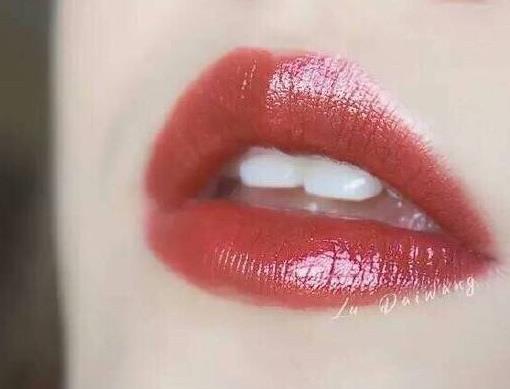 嬌蘭六款最火色號口紅排名,嬌蘭Guerlain kisskiss 305是南瓜色