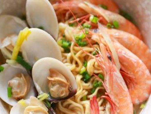威海十大小吃排名,千層餅是傳統(tǒng)面食,喜餅是當?shù)亟Y(jié)婚必備品