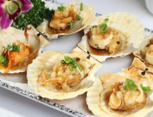 威海十大小吃排名,千層餅是傳統(tǒng)面食,喜餅是當?shù)亟Y(jié)婚必備品