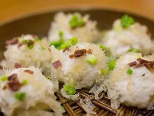 嘉興十大小吃排名,蒸雙臭用臭豆腐制成,二錦餡是下酒菜