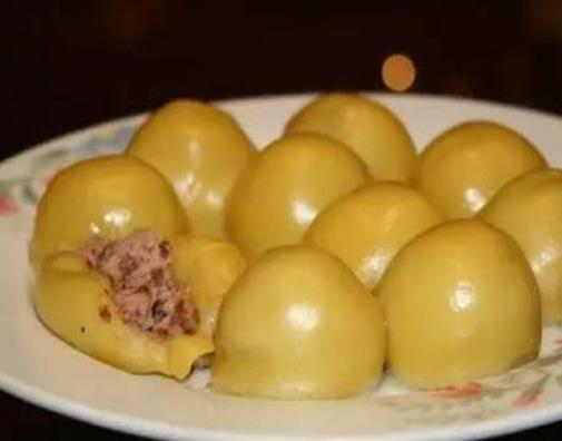 吉林十大小吃排名,虎皮扣肉是特色美食,三套碗席特別可口