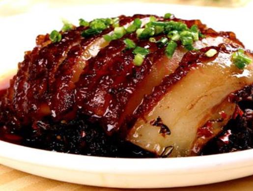 吉林十大小吃排名,虎皮扣肉是特色美食,三套碗席特別可口