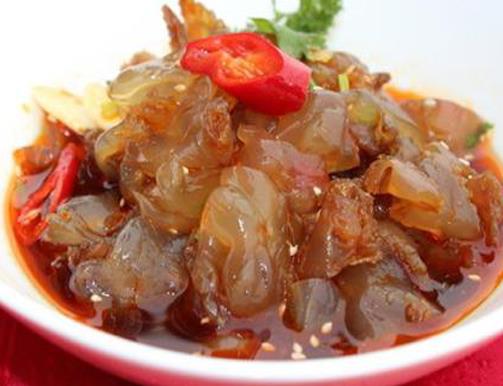 吉林十大小吃排名,虎皮扣肉是特色美食,三套碗席特別可口