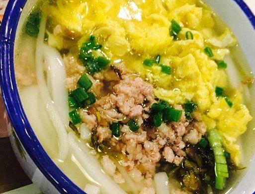 溫州五馬街必吃美食排名,府學(xué)巷三姐妹糯米飯的美味無(wú)法拒絕