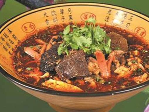 江漢路步行街必吃美食,涂記油酥餅很火爆,雙魚(yú)島烤魚(yú)鮮嫩不油膩