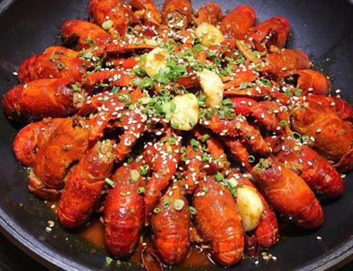 長春小吃一條街排名,桂林路的肉蟹煲很好吃,紅旗街很出名