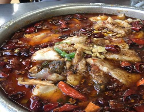 長春小吃一條街排名,桂林路的肉蟹煲很好吃,紅旗街很出名