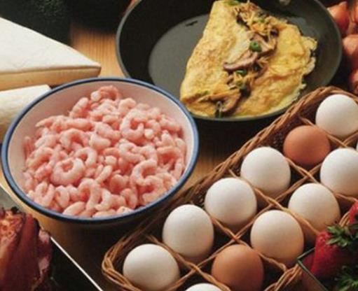 脂肪肝不能吃的食物,喝酒傷肝,高膽固醇食物影響病情穩(wěn)定