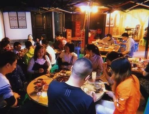 重慶最受歡迎6家平價老火鍋,二火鍋是網(wǎng)紅火鍋、黃姐火鍋有韻味
