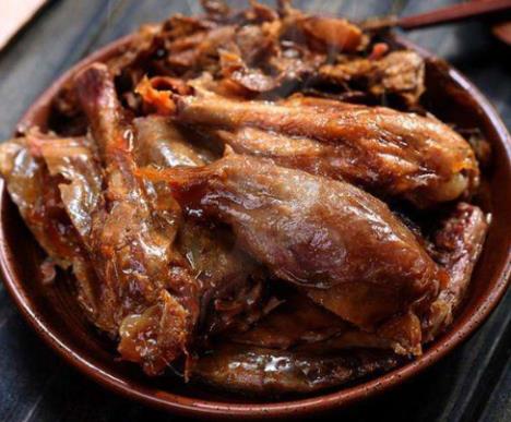 臺灣最著名的小吃,鹵肉飯、鹽酥雞具有臺灣風(fēng)味