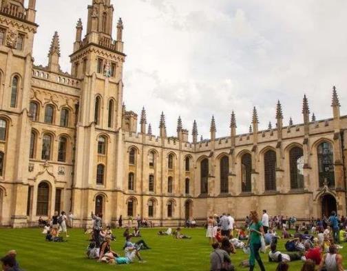 世界法學排名前十的大學,哈佛大學、牛津大學歷史悠久