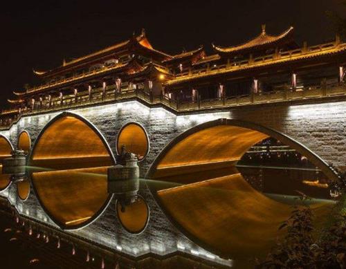 成都十大夜景最美的地方,錦里具有商業(yè)氣息、安順廊橋風(fēng)格古雅