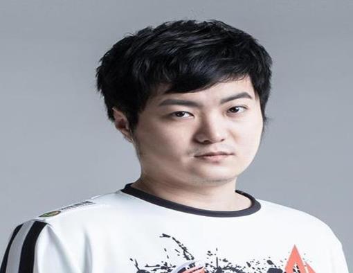 王者榮耀十大中單選手排行榜,CAT貓神能力突出、久誠的游戲手感好