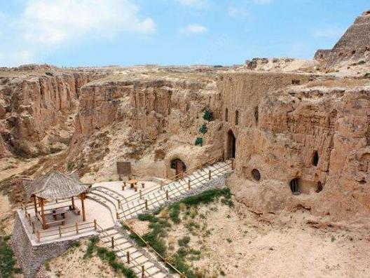 寧夏七大必去之地,西夏王陵非常神秘、沙坡頭壯麗而奇特
