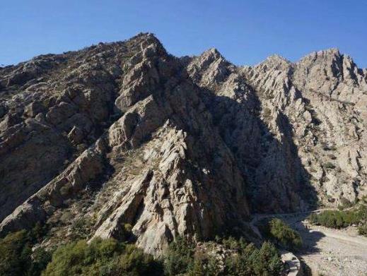 寧夏七大必去之地,西夏王陵非常神秘、沙坡頭壯麗而奇特