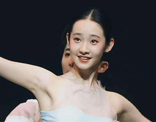 00后女明星最好看排行榜,張子楓、歐陽娜娜年紀小卻很有成就