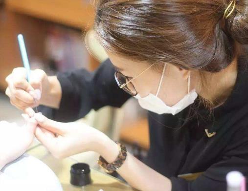 初中學歷女生十大吃香職業,月嫂非常火爆,銷售很辛苦但薪水高
