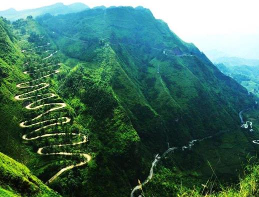 中國十大盤山公路排名,巴郎山公路地勢險峻、掛壁公路在山體中穿行