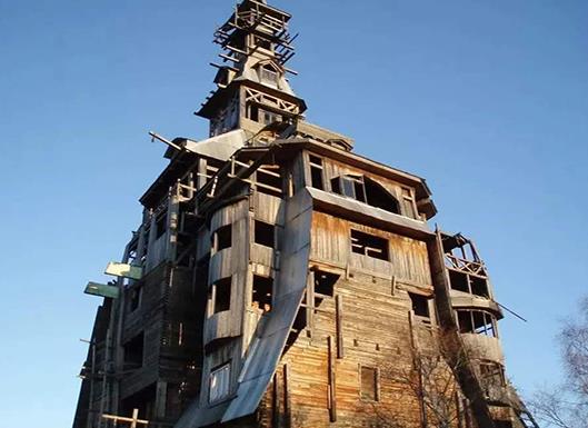 世界十大危險建筑排名,首都之門水平頂級、比薩斜塔知名度高