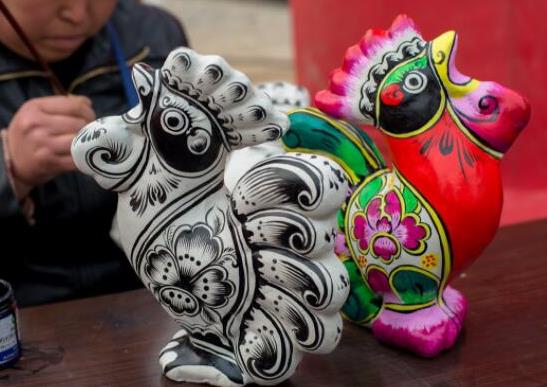 陜西十大傳統(tǒng)手工藝品,皮影戲源遠(yuǎn)流長、陜北剪紙粗獷大氣