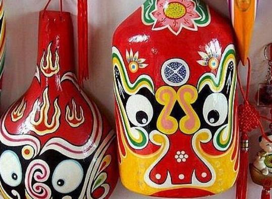 陜西十大傳統(tǒng)手工藝品,皮影戲源遠(yuǎn)流長、陜北剪紙粗獷大氣