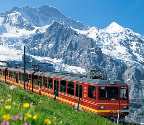 瑞士格勞賓登州十大旅游排行 伯爾尼納快車是人們稱贊最多的快車