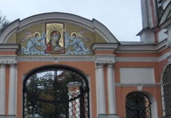 俄羅斯圣彼得堡十大旅游排行 喀山大教堂具有典型的當時帝國風格的特征