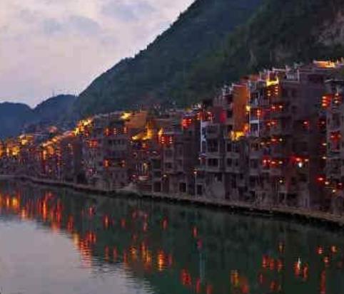 全國十大免費旅游景點排行 湖南鳳凰古城為典型的少數民族聚居區