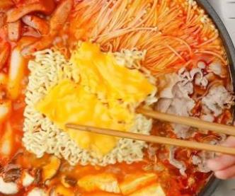 盤點韓國旅游必吃美食 韓國的土豆湯湯里可不是只有土豆