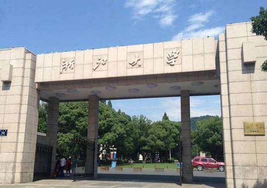 2018中國十大名校排行榜 清華大學(xué)穩(wěn)居第一