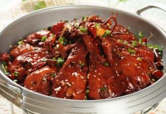 干鍋鴨頭排行榜 一品渝香干鍋鴨頭以餐飲服務(wù)為主鎖餐飲企業(yè)