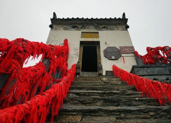 中國最險的三大寺廟 位于山頂懸崖峭壁之間 雙塔山最負(fù)盛名