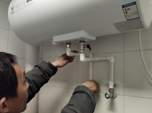 熱水器和吊頂之間留縫隙嗎?電熱水器使用年限一般為多少年 熱水器和吊頂之間留縫隙嗎?電熱水器使用年限一般為多少年