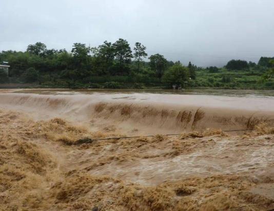 降雨200毫米相當于多深的水?遇到洪水時應穿什么鞋 降雨200毫米相當于多深的水?遇到洪水時應穿什么鞋