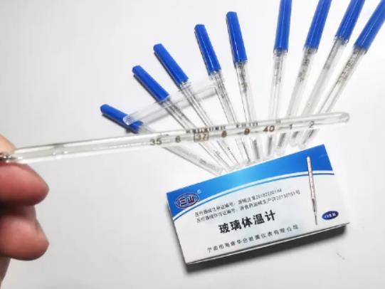 水銀溫度計摔碎了怎么辦?水銀體溫計往哪頭甩 水銀溫度計摔碎了怎么辦?水銀體溫計往哪頭甩