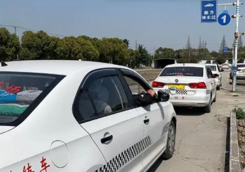 科目三的考官是交警還是教練?科目三交了VIP還是掛了怎么辦 科目三的考官是交警還是教練?科目三交了VIP還是掛了怎么辦
