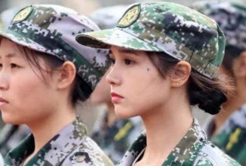 大學(xué)軍訓(xùn)強(qiáng)度比高中大嗎?大學(xué)軍訓(xùn)白天一般軍訓(xùn)幾個(gè)小時(shí) 大學(xué)軍訓(xùn)強(qiáng)度比高中大嗎?大學(xué)軍訓(xùn)白天一般軍訓(xùn)幾個(gè)小時(shí)