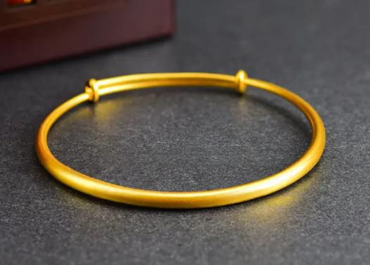 黃金手鐲要買正好的還是大一號(hào)的?黃金手鐲是買一口價(jià)好還是買克數(shù)好 黃金手鐲要買正好的還是大一號(hào)的?黃金手鐲是買一口價(jià)好還是買克數(shù)好