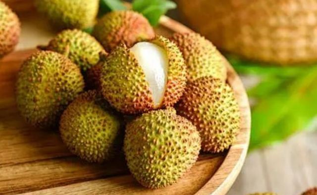 荔枝放水里泡會(huì)壞嗎 荔枝泡鹽水的作用是什么 荔枝放水里泡會(huì)壞嗎 荔枝泡鹽水的作用是什么