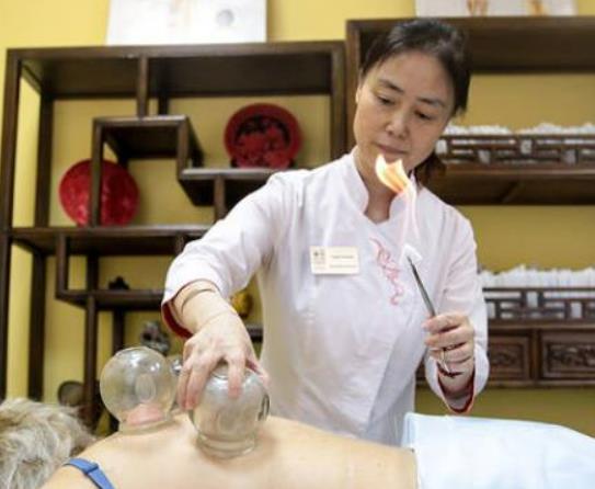 去痘拔罐拔哪里?拔罐后不能吃哪些食物 去痘拔罐拔哪里?拔罐后不能吃哪些食物