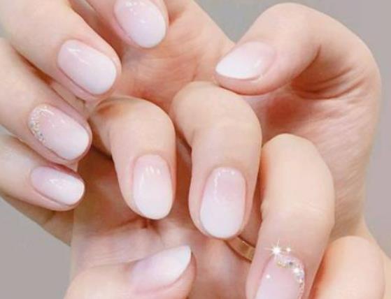 護(hù)理指甲注意什么?沒有洗甲水怎樣卸甲油 護(hù)理指甲注意什么?沒有洗甲水怎樣卸甲油