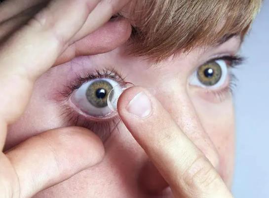 ok鏡度數和框架眼鏡的度數一樣嗎?ok鏡和框架眼鏡能交叉用嗎