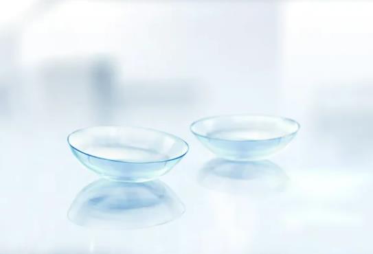 ok鏡度數和框架眼鏡的度數一樣嗎?ok鏡和框架眼鏡能交叉用嗎